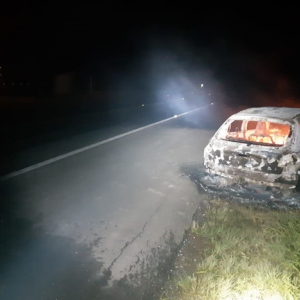 Homem põe fogo no próprio carro antes de ser apreendido na Lapa