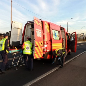 Homem fica ferido após colidir bicicleta com caminhão em Mafra