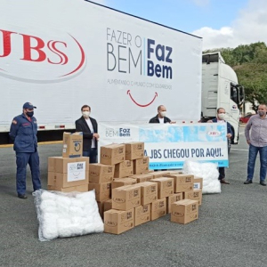 Mafra recebe doação de cestas básicas e EPIs da JBS