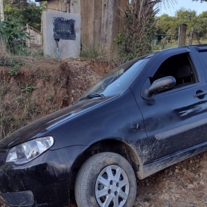 Mulher embriagada é presa em flagrante após bater carro contra barranco em Mafra