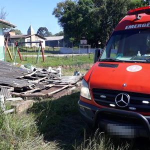 Telhado de depósito desaba e duas pessoas ficam feridas no interior de Mafra
