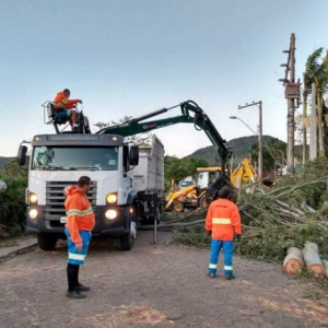 Ciclone deixa rastro de destruição em Santa Catarina