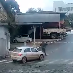 Vídeo: Aos gritos, produtor rural reclama da falta de luz no interior de Mafra