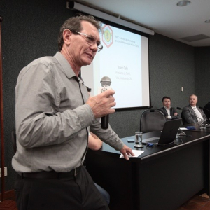 Presidente da FAASC, Ivanir Cella, fala sobre mercado do mel em SC