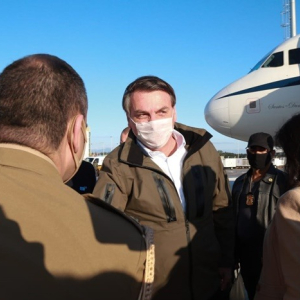Bolsonaro testa positivo para covid-19 e coloca políticos de SC em isolamento