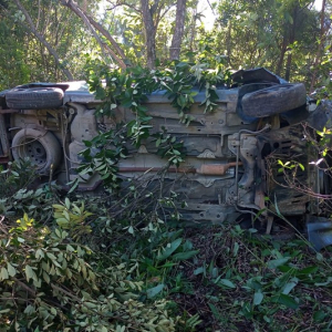 Motorista abandona veículo após capotamento na BR-280, em Mafra