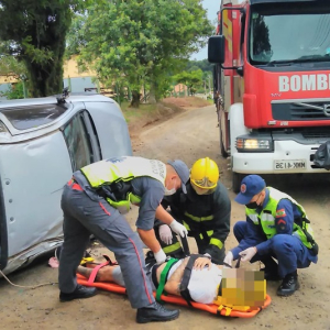 Motorista fica ferido após capotar Montana no Campo da Lança