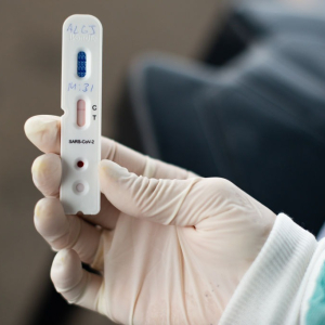 Profissionais essenciais terão prioridade na realização de testes para covid-19
