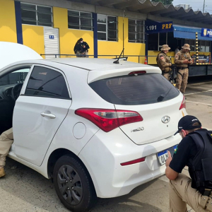 Carro roubado no RS e que circulava clonado com placas de Rio Negro é recuperado