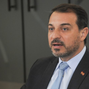 Governadores decidem congelar ICMS sobre combustíveis