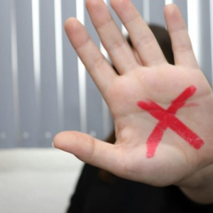 Curso de Farmácia promove live sobre “Sinal Vermelho contra a Violência Doméstica”
