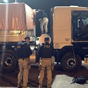 PRF recupera bitrem furtado em Mafra na BR-101, em Joinville