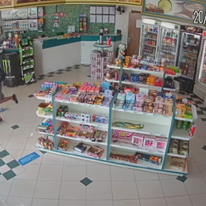 Posto de combustíveis é assaltado em Rio Negro; veja imagens das câmeras