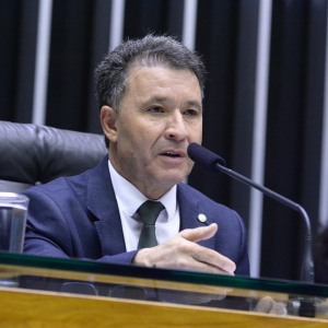 Deputado Darci de Matos é diagnosticado com coronavírus