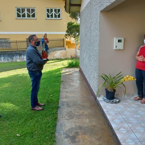 Paróquia leva mensagens de esperança para fiéis que estão em grupo de risco