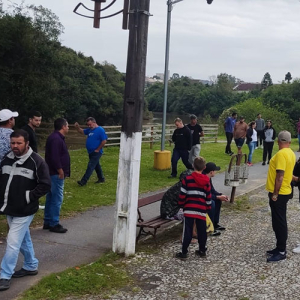 Motoristas de aplicativo fazem carreata em homenagem a condutor morto em Rio Negro