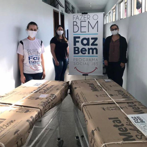 Hospital de Itaiópolis recebe doação de macas da JBS