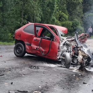 Mulher morre em colisão frontal na BR-116, em Itaiópolis