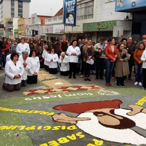 Tapetes de Corpus Christi voltam às ruas de Riomafra nesta quinta; confira a programação
