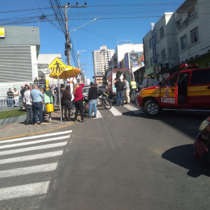 Grávida de 20 semanas fica ferida em acidente envolvendo três veículos em Mafra