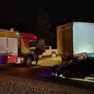 Motorista fica gravemente ferido após colisão com caminhão na BR-280, em Mafra