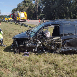 Colisão entre veículos deixa duas pessoas feridas em Itaiópolis