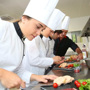 Rio Negro oferece cinco vagas gratuitas para curso de Auxiliar de Cozinha