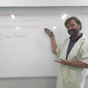 Diagnosticado com câncer degenerativo, professor de Mafra quer rever seus ex-alunos