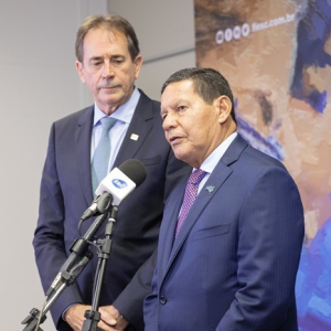 “Em política, até a raiva é combinada”, diz Hamilton Mourão