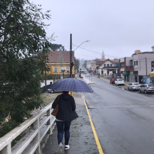 Semana começa com chuva e frio em Riomafra
