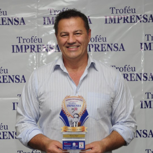 Elcio Colaço recebe prêmio de vereador destaque do ano
