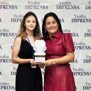Jussara do Rocio Heide é premiada por sua atuação como Secretária Municipal de Rio Negro