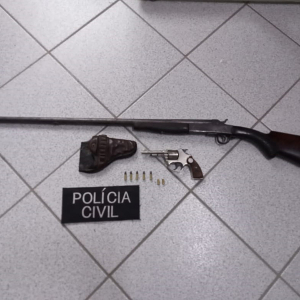 Homem é preso e duas armas de fogo são apreendidas pela Polícia Civil no interior de Mafra