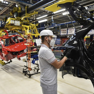 Inflação cai e produção industrial sobe em agosto, mostra IBGE