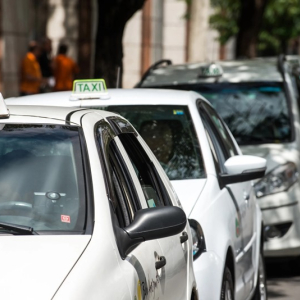 Auxílios Caminhoneiro e Taxista podem ser requeridos até 10 de outubro