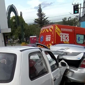 Motorista foge após engavetamento envolvendo três veículos em Mafra