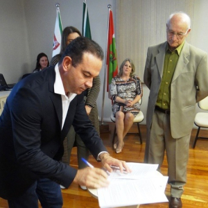 Prefeitura e Hospital São Vicente de Paulo firmam convênio de R$ 1 milhão