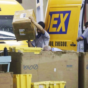 De roupa íntima a smartphone: Correios vão leiloar mais de 41 mil itens não entregues