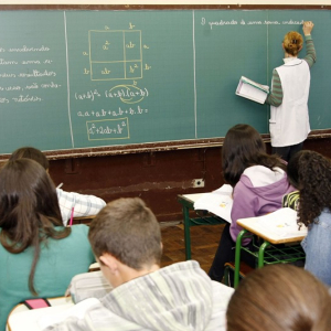Prazo para matrículas na rede estadual de ensino acaba na terça-feira no Paraná