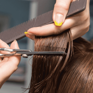 Cabeleireiro profissional: curso ensina técnicas de corte, coloração e alisamento em Riomafra