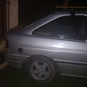 Embriagado, motorista colide veículo contra cerca em Mafra