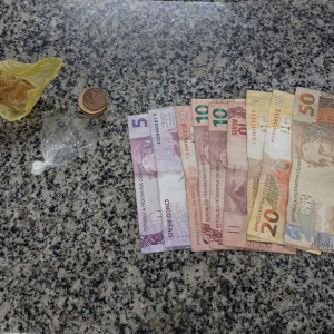 Jovem de 21 anos é preso suspeito de tráfico de drogas