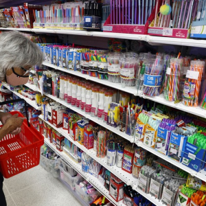Procon/PR dá dicas para economizar na compra do material escolar