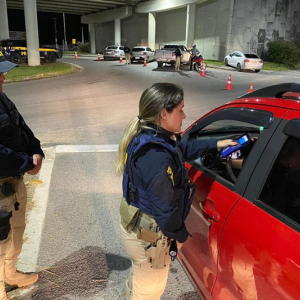 PRF encerra Operação Carnaval com redução de acidentes e óbitos nas rodovias de SC