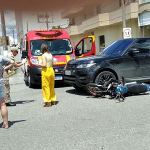 Motociclista é hospitalizado após colisão com veículo no Campo do Gado
