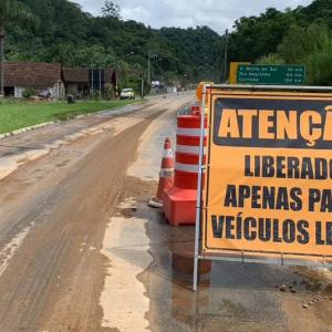 Após 5 dias de bloqueio, Serra de Corupá é liberada para veículos leves