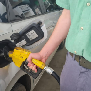 Preço da gasolina e do etanol sobe após governo voltar a taxar combustíveis