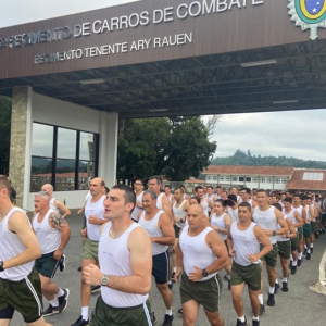 Militares do 5° RCC incentivam a cultura da paz através da atividade física