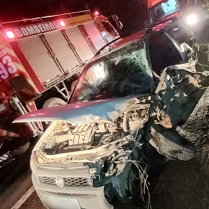 Colisão entre carro e carreta deixa motorista ferido na BR-280