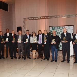 Ex-presidentes são homenageados no aniversário de 40 anos da ACI de Rio Negro